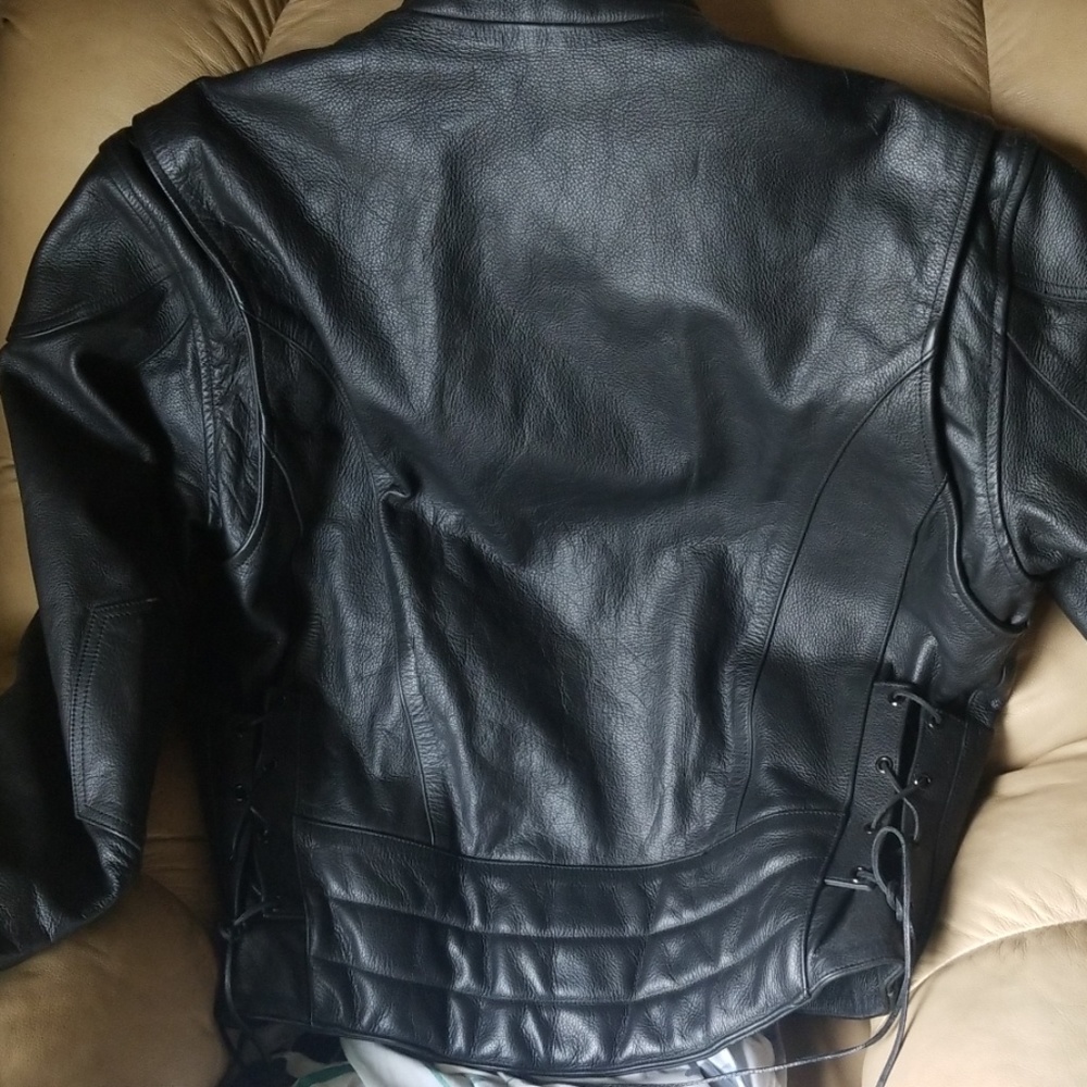 Leather jacket - Picture 2 of 8